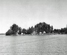 Vue générale d'Apitipik.; Parks Canada Agency / Agence Parcs Canada, 1993.