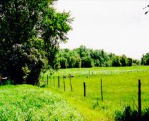 Vue générale du parc agricole du Bois-de-la-Roche du lieu historique national du Canada de l'Arrondissement-Historique-de-Senneville, 2001.; Agence Parcs Canada / Parks Canada Agency, M. Pelletier, 2001.