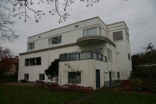 Oblique view, back (south) facade