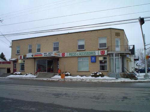 Le coin de la rue Canada et de la rue Mgr. Martin