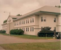 Vue générale du bâtiment F-16.; Agence Parcs Canada / Parks Canada Agency