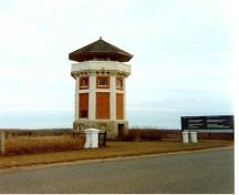 View of the North Field Tower, 1990.; Agence Parcs Canada/Parks Canada Agency, Dana Johnson, 1990.