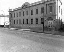 Photo prise de l'extérieur; PWGSC, Western Regional Office, 1984