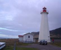 View of the exterior of Cape Anguille Light Tower, showing the prefabricated glazed lantern and the surrounding open exterior gallery protected by steel handrails, 2005.; Department of Fisheries and Oceans / Ministères des Pêches et Océans, 2005.