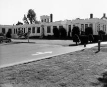 Édifice fédéral du patrimoine reconnu Bâtiment 1020 de l'administration; (Ian Doull, AHB, Parks, 1989.)
