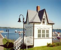 Corner view of Cabin 1, showing the arrangement of doors and windows, which allowed the lockmaster to see in all directions.; Parks Canada Agency / Agence Parcs Canada.