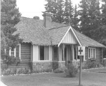 Façade of the Warden's Headquarters, 1984.; Parks Canada Agency/Agence Parcs Canada, 1984.