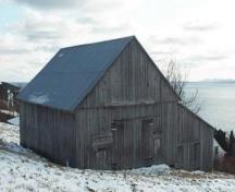 Side view of house and le mur pignon de l'est de la Elias Gavey, maison en 2000.; (Photo : Parcs Canada/Antoine L'Italien-Savard).