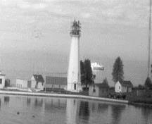Aerial view of the Main Duck Island Lighthouse, 1986.; Canadian Coast Guard / Garde côtière canadienne, 1986.