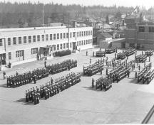 Vue de la façade principale; cérémonie pour le jour de la Victoire en Europe, 8 mai 1945.; Bibliothèque et Archives Canada/ Library and Archives Canada, PA-176343, 1945.