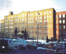 Façade of the Gulf Fisheries Centre, showing the planar quality of the simple façade of local limestone with minimal decoration, 1993.; Department of Fisheries and Oceans / Ministère des Pêches et des Océans, 1993.