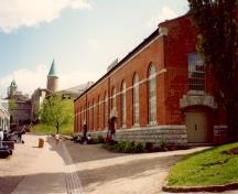 General view of the St. John Bastion Foundry, showing the main façade, 1993.; Agence Parcs Canada / Parks Canada Agency, Y. Desloges, 1993.