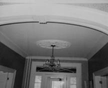 View of the ceiling of Ravenwood House, showing the plaster ceiling rosette, 1991.; Department of Agriculture and Agri-Food/ Ministère de l'Agriculture et de l'Agroalimentaire , 1991