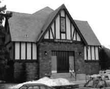 Façade of the Information Building, showing its Tudor Revival design elements, including the substantial use of rubble-stone and half timbering with painted stucco infill and prominent gables, 1991.; Parks Canada Agency / Agence Parcs Canada, C. Wittig, 1991.