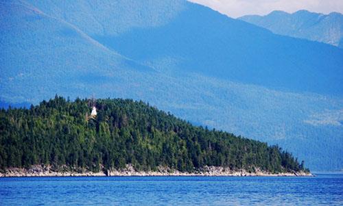 distant view showing lighthouse in context
