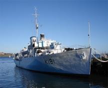 General view of the HMCS Sackville showing the single hull, with its length of 62.4 metres, beam of 10.05 metres, and draught of 4.29 metres, and the displacement of 1,170 tons, 2006.; none, 2006.