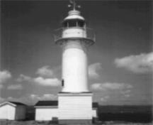 General view of the Channel Head Lighttower, showing the smooth surface of the tower as a result of the segments being bolted together on the inside of the structure, 1987.; Canadian Coast Guard/Garde côtière canadienne, 1987.