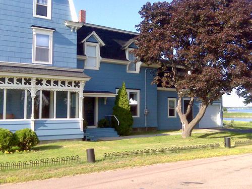 Soy-Irving House
