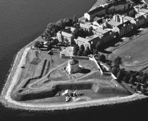 Aerial view of the Kingston Fortifications.; Parks Canada Agency / Agence Parcs Canada 2007.