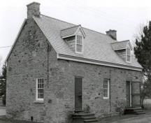 Photo prise de l'extérieur; (James De Jonge, Architectural History Branch, 1987.)
