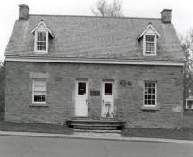 Photo prise de l'extérieur; (James De Jonge, Architectural History Branch, 1987.)