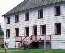 General view of the front elevation of the Big House showing its log-hewn structure and Red River framing, 2004.; Parks Canada Agency / Agence Parcs Canada, J. Gordon, 2004.