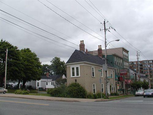 Orientation to Street