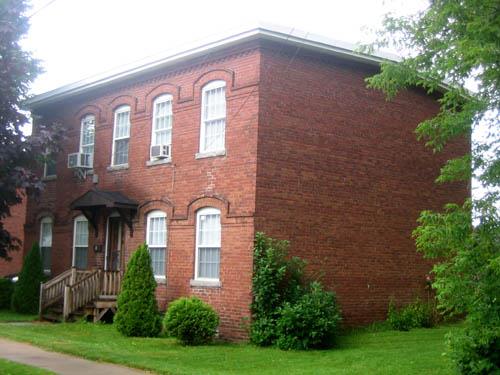 6 Downing Street, Brick Hill, Marysville