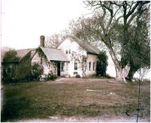 Cette image historique datant vers 1900 démontre que cette résidence est toujours relativement intacte ; New Brunswick Museum Collection