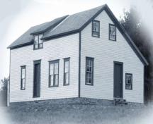 Cette image montre la façade avant et le côté nord de la résidence; Village of Cambridge-Narrows