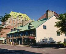 Side view of Maillou House showing its asymetrical façade and 19th-century features including a Venetian window and exterior iron shutters.; Parks Canada Agency / Agence Parcs Canada.