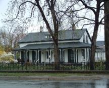 Front view of the Oswald House; City of Niagara Falls, date unknown