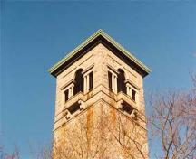 Detail view of the Memorial Tower's four large Palladian windows, 2007.; Halifax Regional Municipality \ Region Municipal de Halifax 2007
