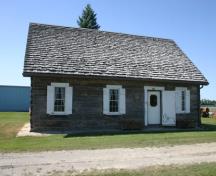 View of the entrance of the Braun Mennonite Log House, Morden, 2011.; Historic Resources Branch, Manitoba Culture, Heritage and Tourism, 2011