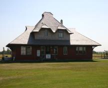 Vue sud-est de la gare de la Canadian Pacific Railway, Morden, 2011.; Historic Resources Branch, Manitoba Culture, Heritage and Tourism, 2011