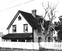 View of the left and main façades of Samson Mifflin House, Bonavista, NL. Photo taken as part of Bonavista inventory in 1995.; © HFNL 1995