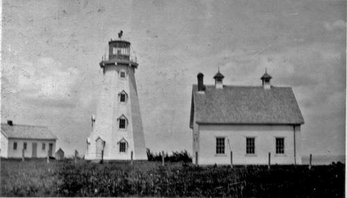 Lighthouse and fog alarm building, ca 1910