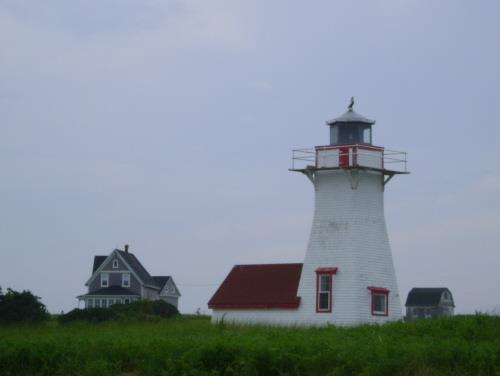 New London Lighthouse and Yankee Hill Farmhouse
