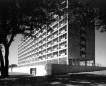 View of the former City Hall soon after completion in 1958; City of Ottawa Archives, 2001, Archives de la ville de Ottawa, 2001.