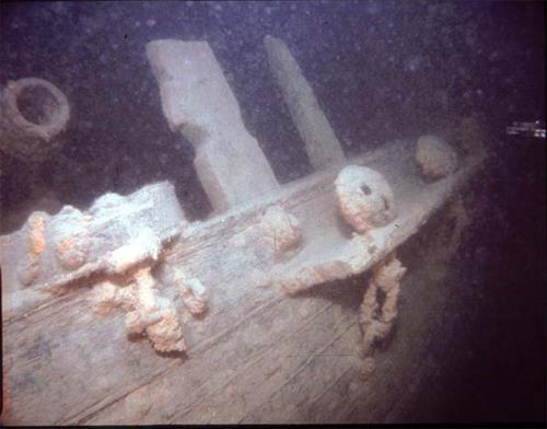 Underwater image side of the hull