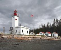 Vue générale du phare de Pultenay Point et des bâtiments connexes, 2010.; Kraig Anderson - lighthousefriends.com