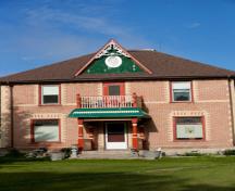 Extérieur, apres les rénovations, de la ferme Armstrong, région de Rossburn, 2017.; Historic Resources Branch, Manitoba Sport, Culture and Heritage, 2017