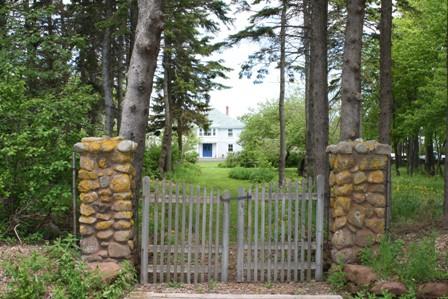 Front stone gate