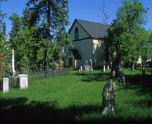 Contextual view, from the southeast, of Kildonan Presbyterian Church, Winnipeg, 2005; Historic Resources Branch, Manitoba Culture, Heritage and Tourism, 2005