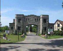 General view of the Remembrance Gate, 2005.; Catherine Cournoyer, Parks Canada Agency / Agence Parcs Canada, 2005.