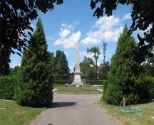 General view of the third roundabout and its obelisk, 2005.; Catherine Cournoyer, Parks Canada Agency / Agence Parcs Canada, 2005.