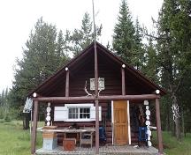Scotch Camp Cabin exterior view; Steve Malins, Agence Parcs Canada/Parks Canada Agency, 2016