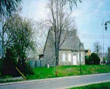 Vue générale de la maison LeBer-LeMoyne, mai 2001.; Parks Canada Agency \ Agence Parcs Canada, 2001.