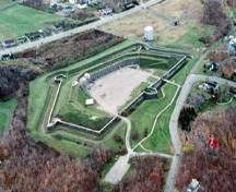 Aerial view of Lévis Forts National Historic Site of Canada, 1995.; J.P.Jérôme, Parks Canada Agency / Agence Parcs Canada, 1995.
