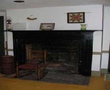 General view of the original fireplace on the first floor of Griffin House, 2006.; Agence Parcs Canada / Parks Canada Agency, M. D'Abramo, 2006.